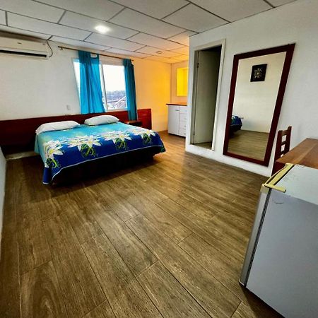 Hostal Muyuyo 阿约拉港 外观 照片