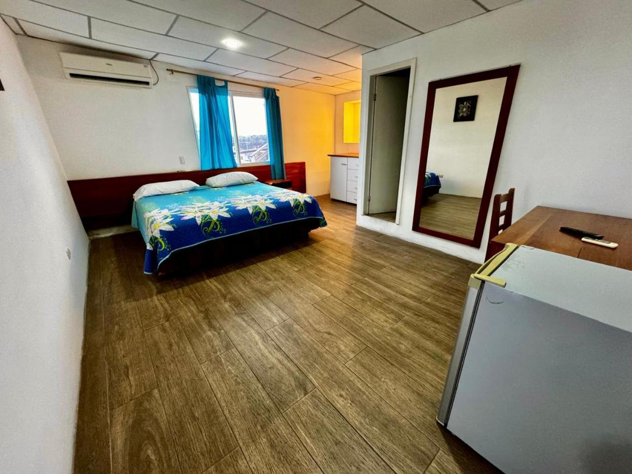 Hostal Muyuyo 阿约拉港 外观 照片